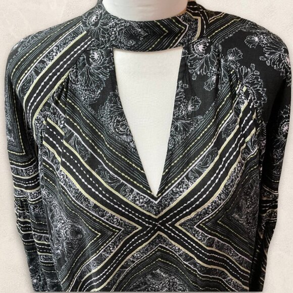 FREE People Walking On A Dream Keyhole Cut Out Oversize Tunic Top Size Small - Picture 2 of 8